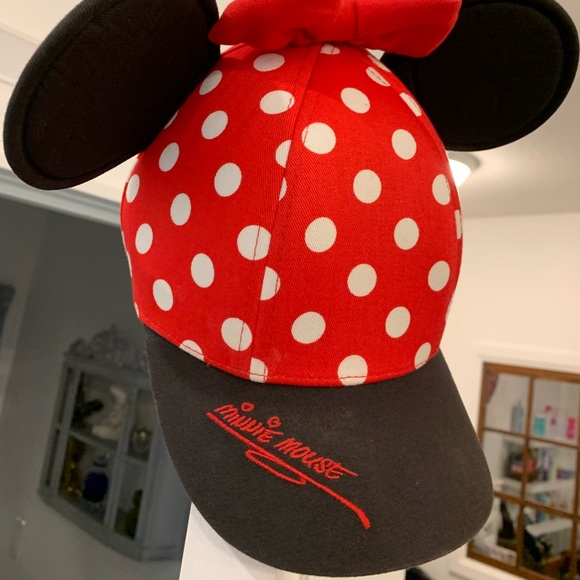 Minnie Mouse Hat - Picture 2 of 5